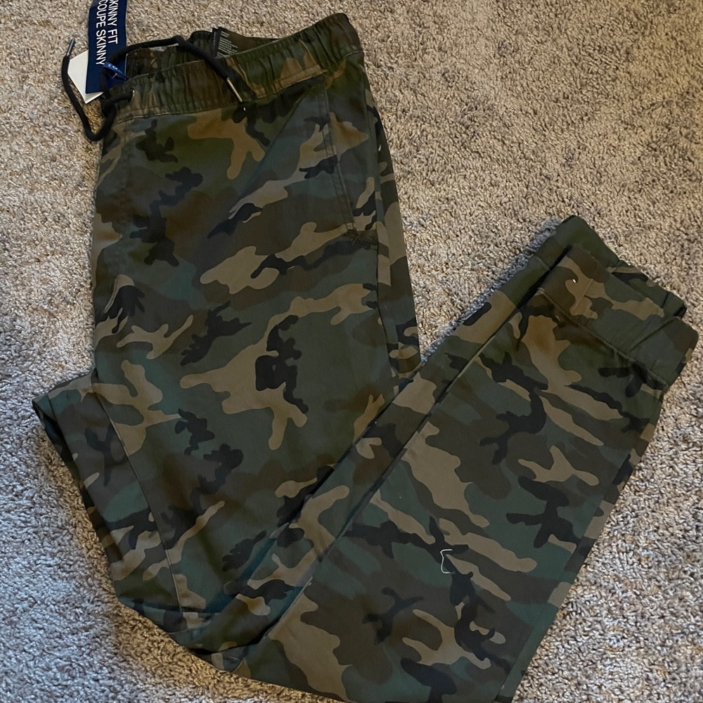 H & M Men’s Army Fatigue Joggers.